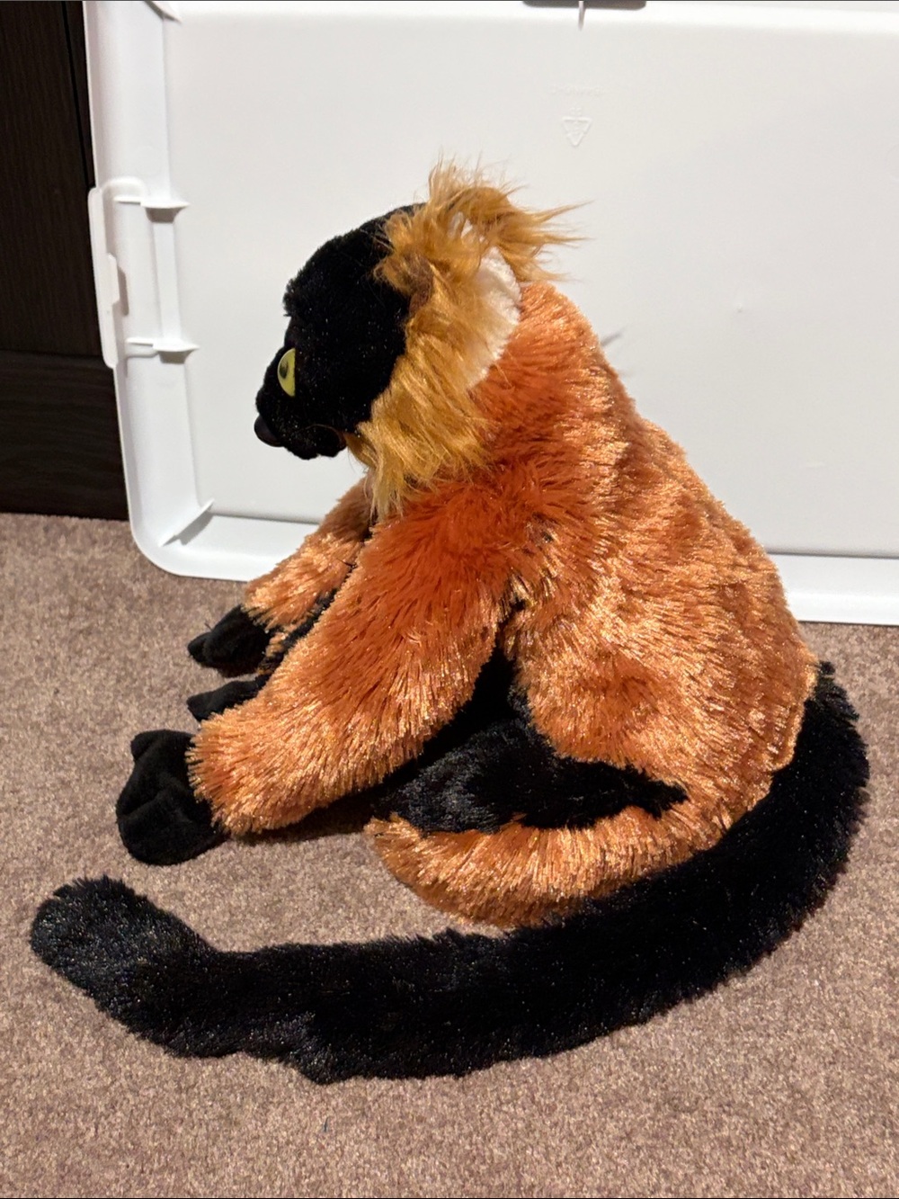 Red Ruffed Lemur plush - Picture 4 of 4